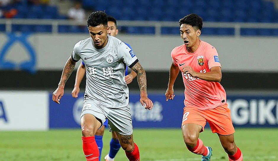 U23 Việt Nam bị dẫn 0-1 sau hiệp một: Tấm vé tứ kết vẫn nằm trong tay, nhưng bài toán phản công đang bị bóp nghẹt
