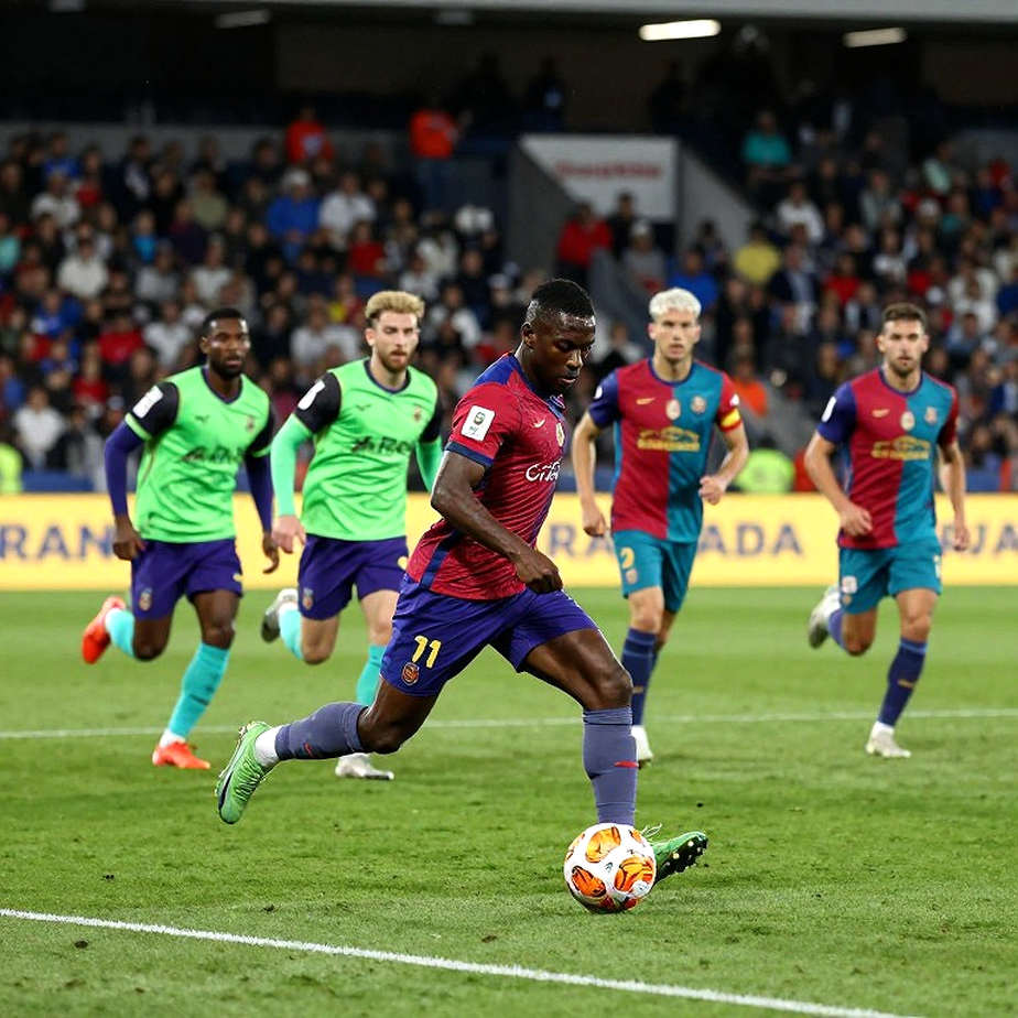 Real Madrid gạt Mendy khỏi Champions League: Nước mắt nào cho người ở lại?